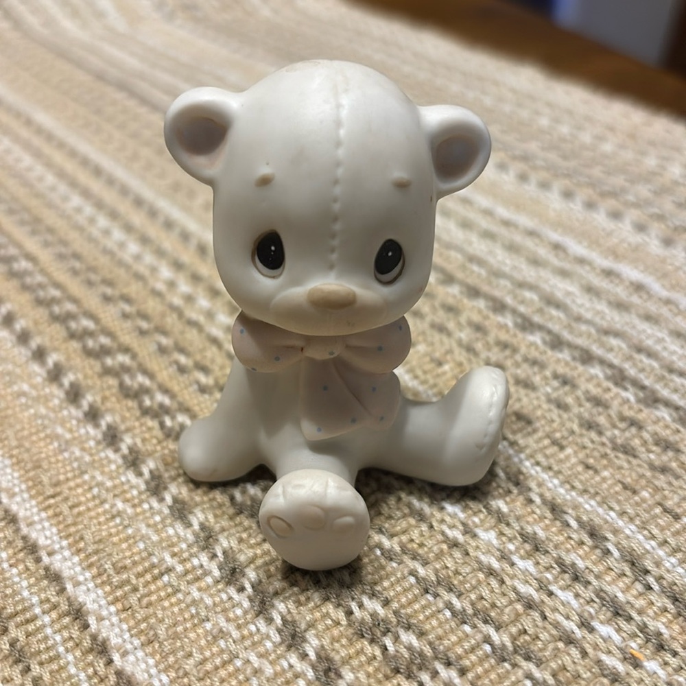 Precious Moments Enesco Sitting Teddy Bear with Bow 1982 E-9267A